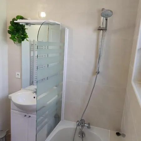 De La Vallee Genneville