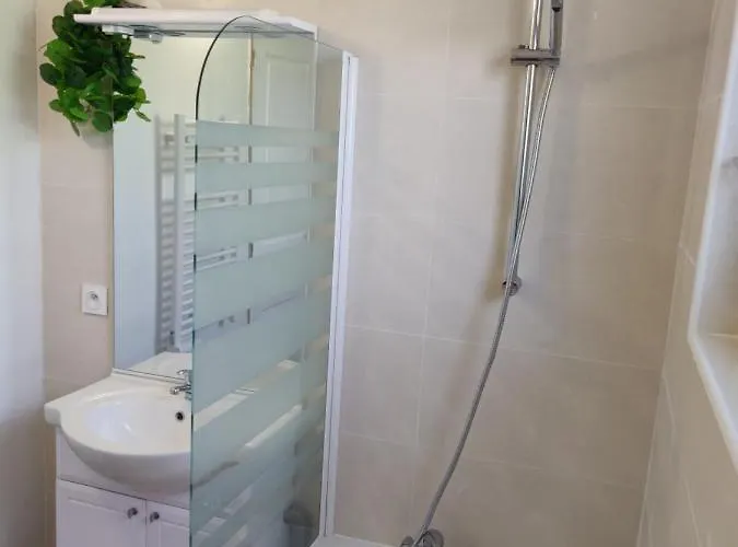 De La Vallee Genneville